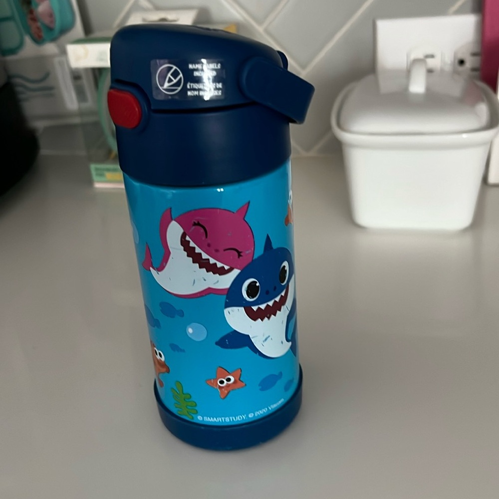 baby shark kids water bottle